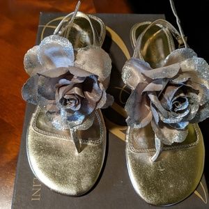 Enzo Angiolini  Gold Glitter Flower Sandals